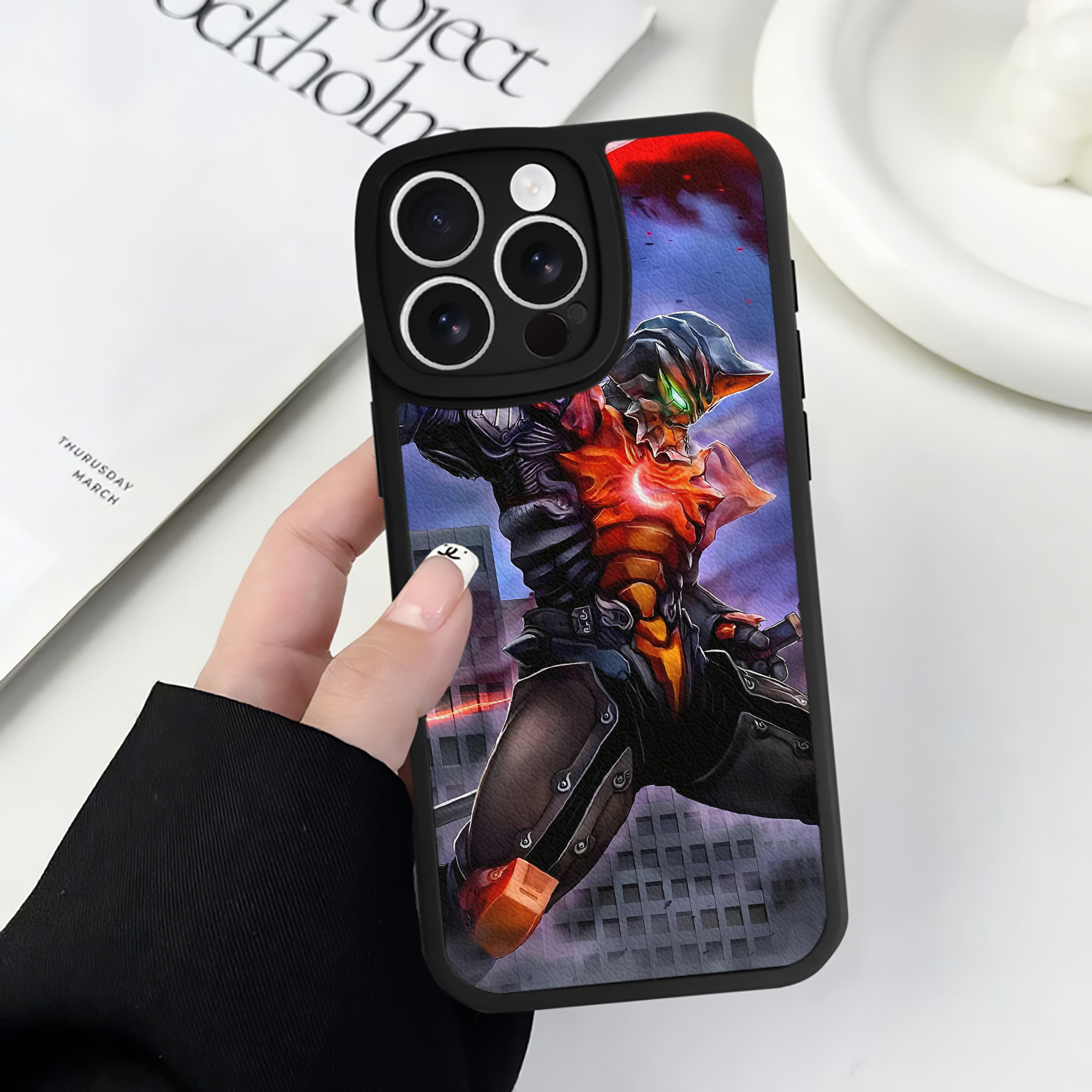 （画像用） ウルトラマン Ultraman 【iPhone 16シリーズ対応】シリコンスマホケース（レザー調） 材質：シリコン